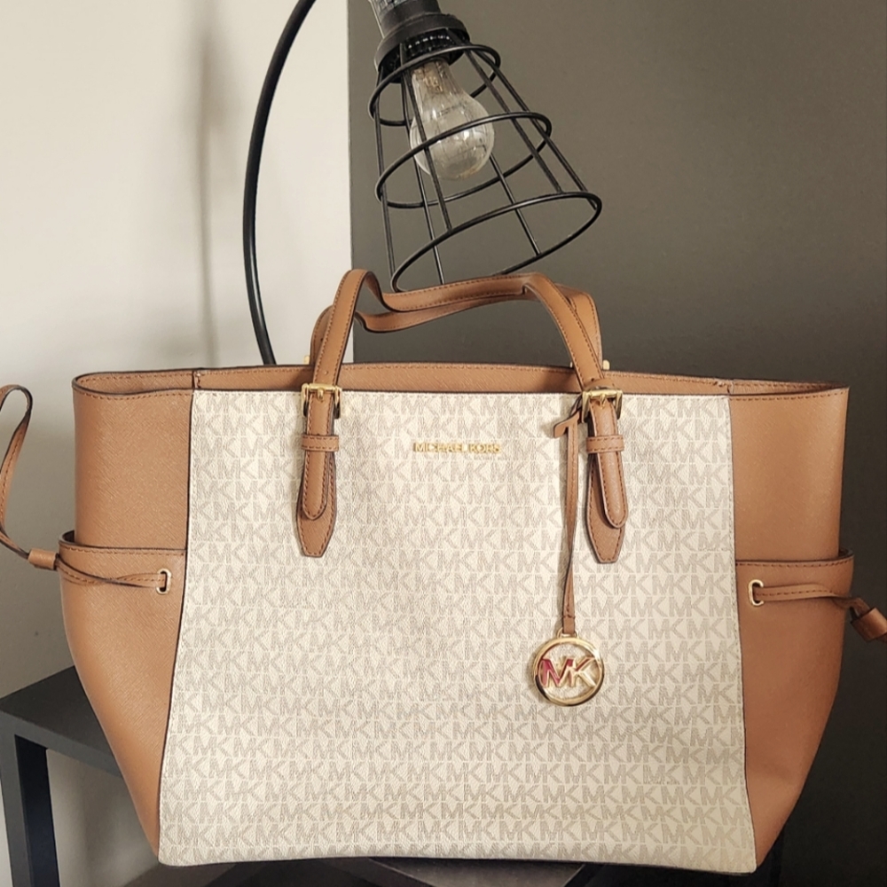 Michael Kors Gilly Large Drawstring Travel Tote Vanilla